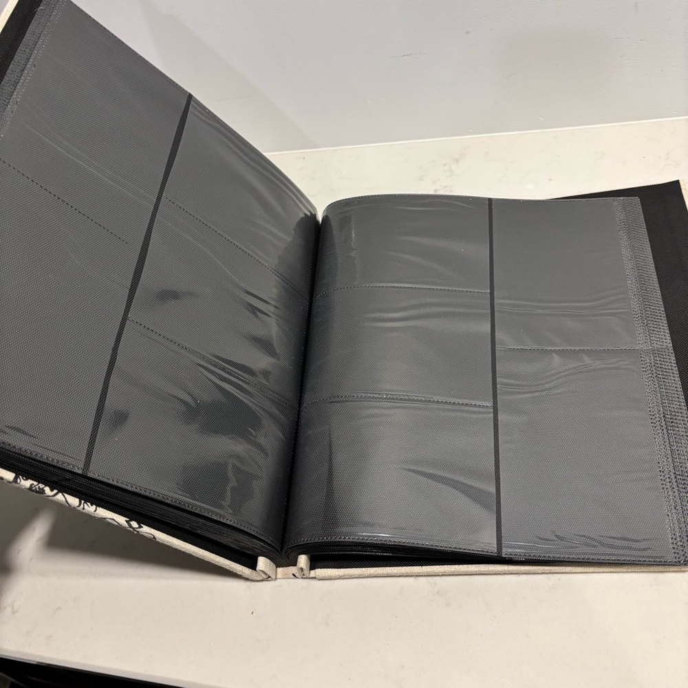 Broyhill large Script Pattern Photo album - Picture 2 of 3